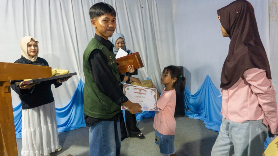 Dokumentasi mahasiswa kka posko 4 desa ahuhu