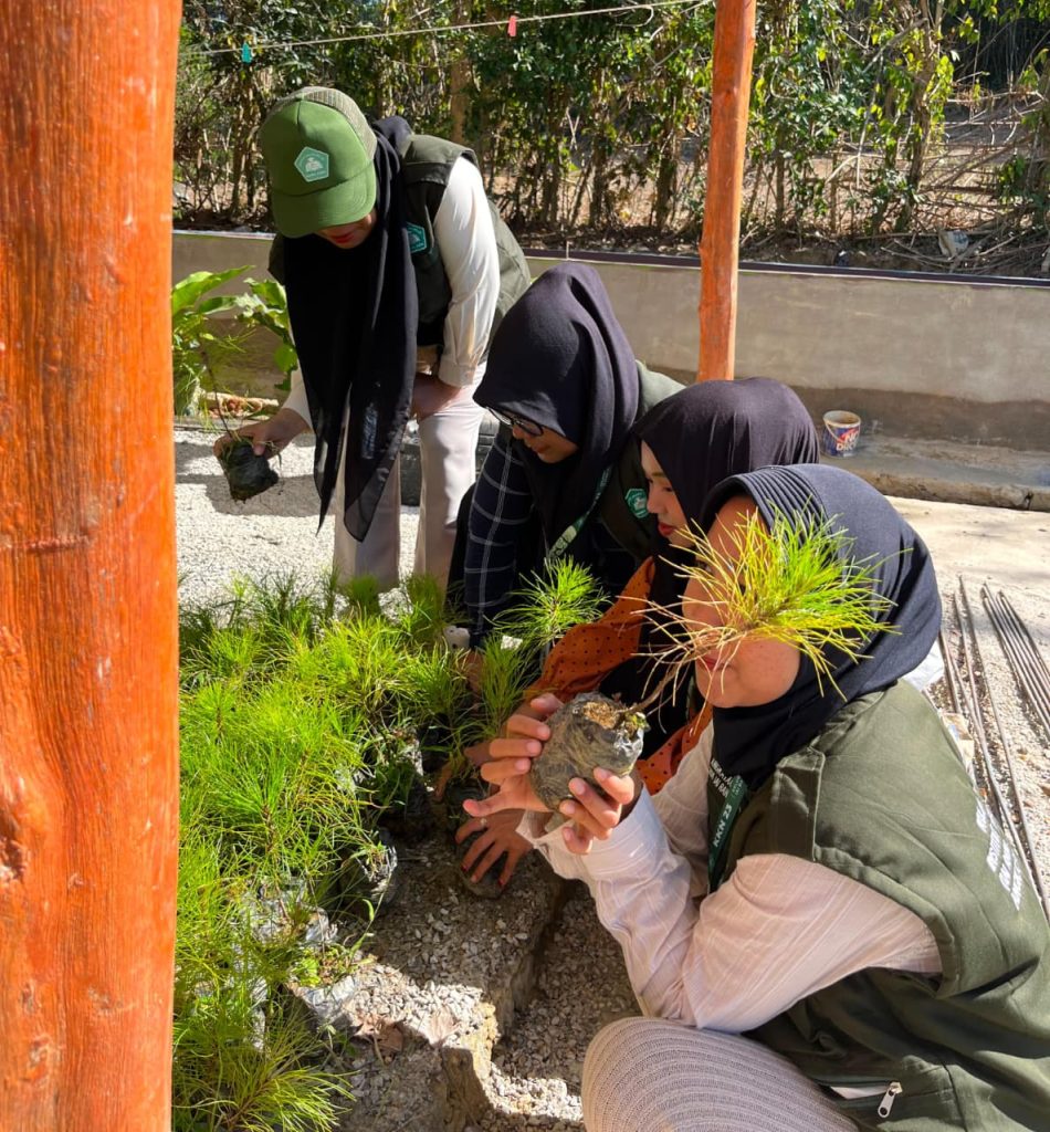 Posko 3 KKA,  Penanaman Pohon Sebagai Penghijauan Lingkungan Kampus IAI Rawa Aopa Konawe Selatan.