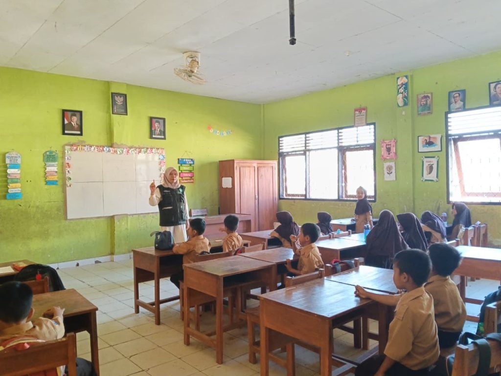 Posko 3 KKA, Kegiatan Mengajar Di SD NEGERI 6 ANDOOLO, Kel.Potoro, Kec.Andoolo Konawe Selatan.
