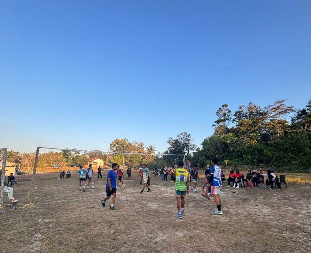Pertandingan Persahabatan Bola Voli Putra Posko 1 vs Posko 4