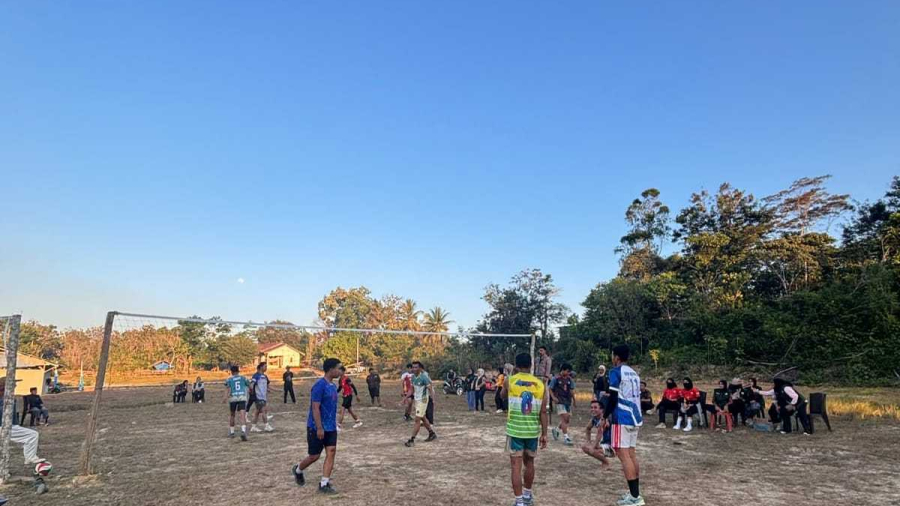 Pertandingan Persahabatan Bola Voli Putra Posko 1 vs Posko 4