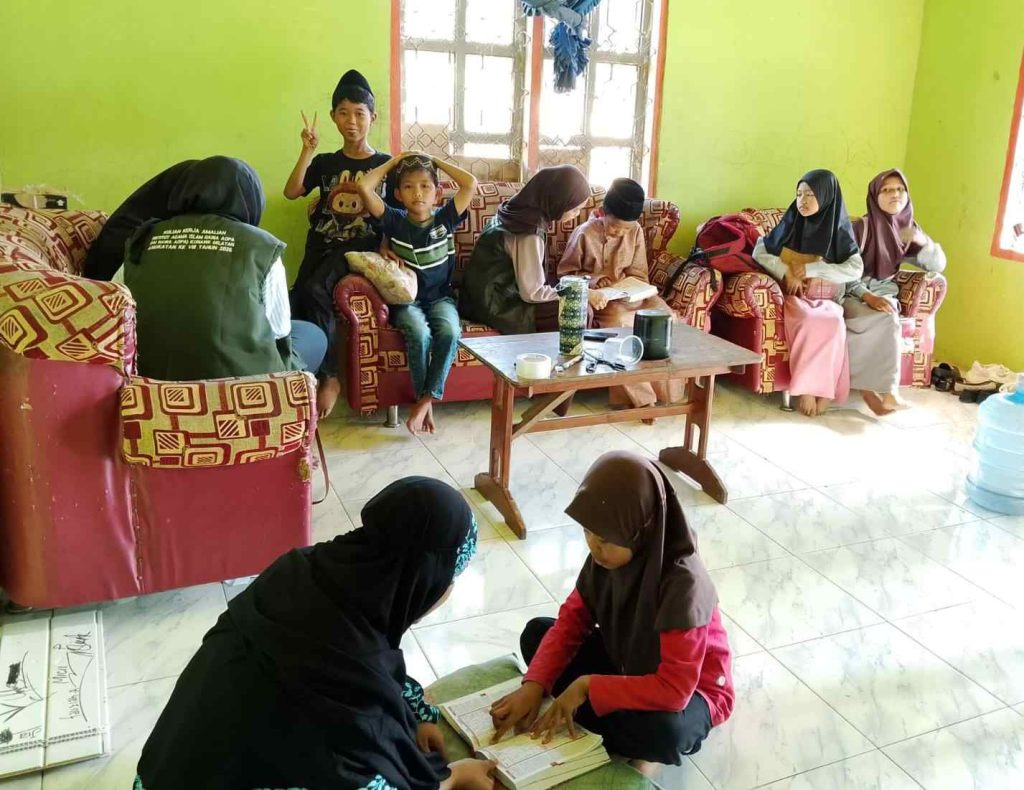 Menanam Cinta Al-Qur'an Sejak Dini bersama Mahasiswa KKA
