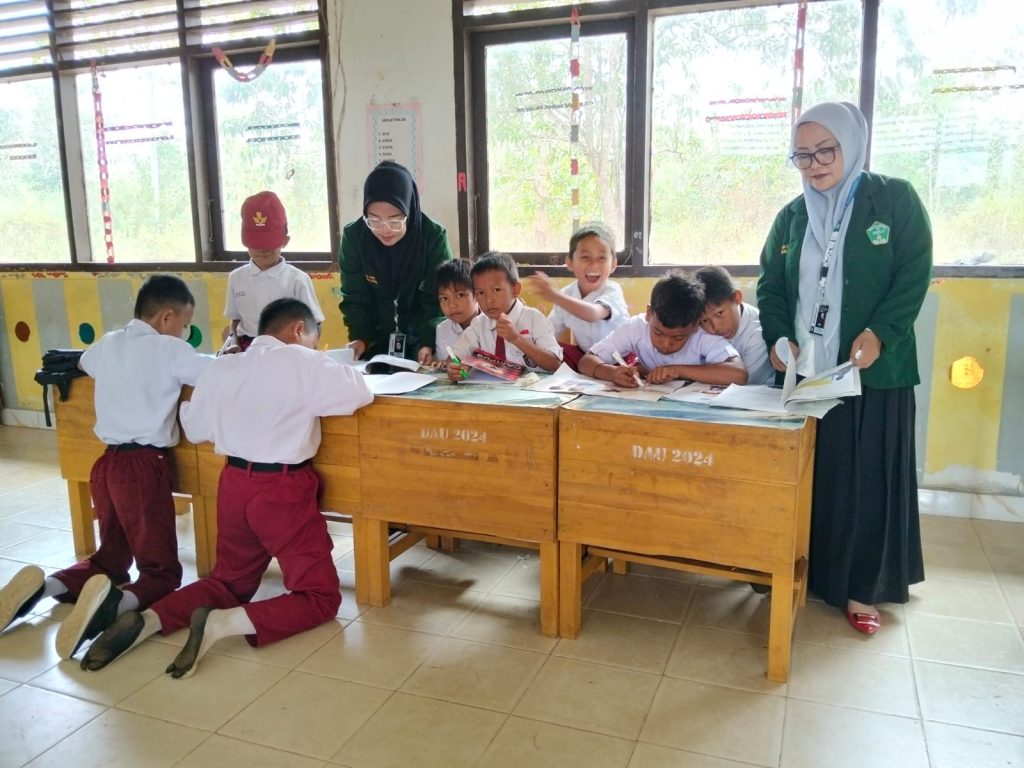 Posko 5 KKA, Kegiatan Mengajar Di SD 10 Palangga