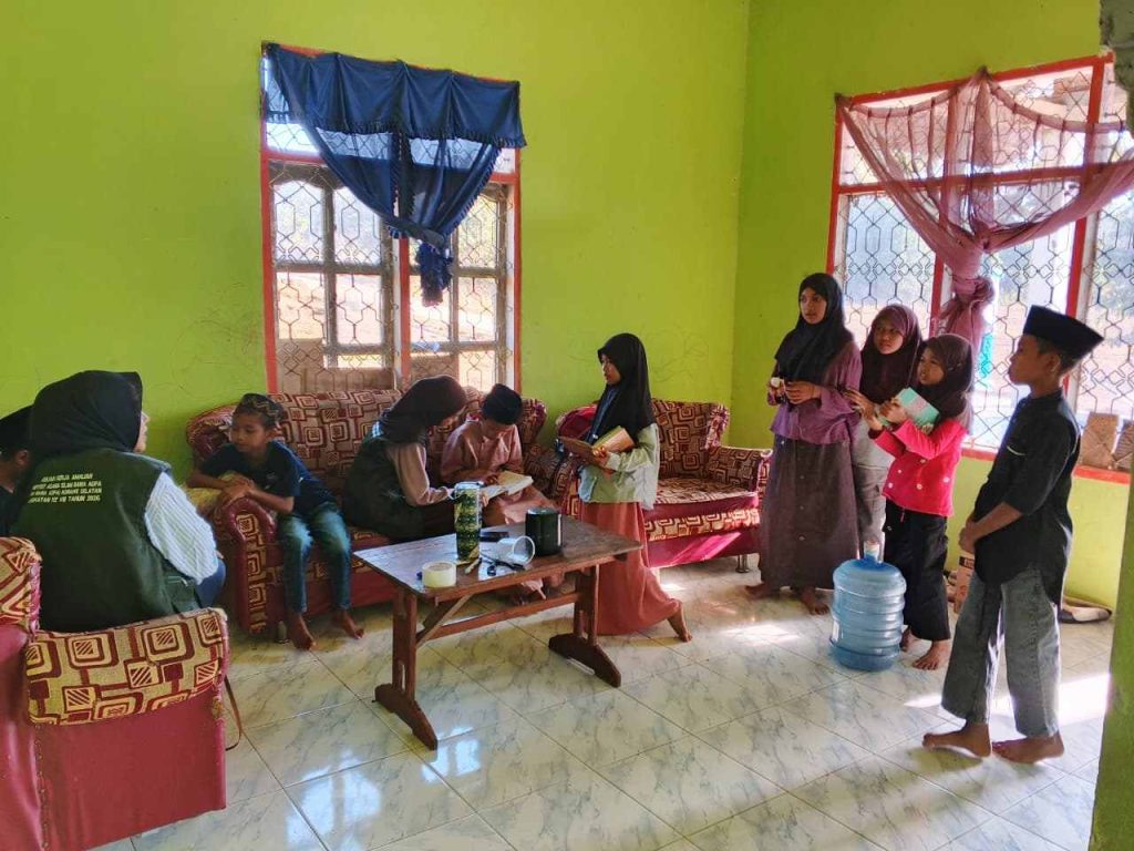 Bagi Tugas di Masa Porseni, KKA Posko 3 Sukses Hidupkan Suasana Mengaji di Posko