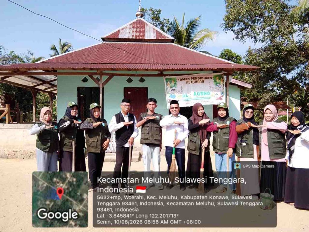 Semangat Gotong Royong, KKA Posko 8 Bersama Kepala KUA Bersihkan Masjid As-Sidiq di Desa Woerahi