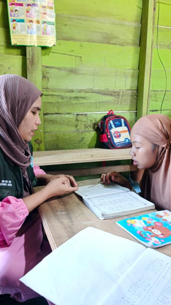 Posko1-Kegiatan Pendampingan Membaca Al-Quraan dan Iqro Untuk Menumbuhkan Kecintaan Anak-Anak Sejak Dini Terhadap Kitab Suci Al-Qur’an