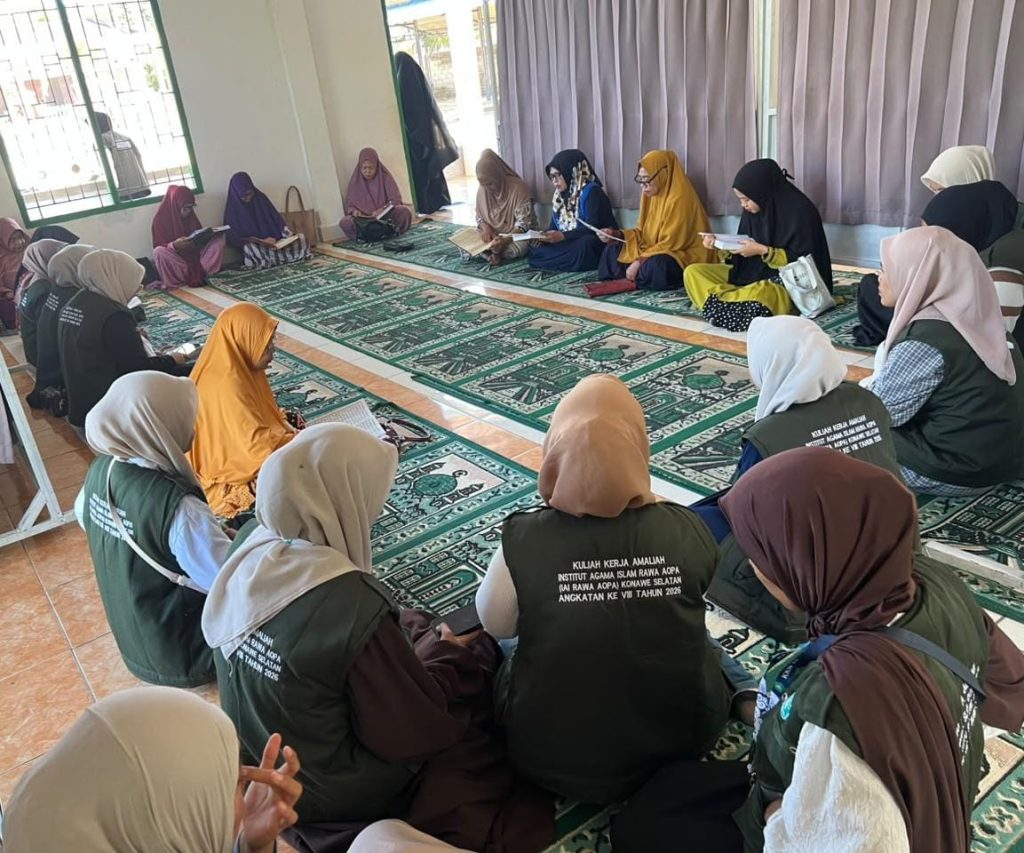 Jalin Kebersamaan Dengan Masyarakat, Mahasiswa KKA Ikuti Kegiatan Majelis Taklim